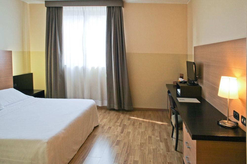 B&B Hotel Milano Cologno Studios コローニョ・モンツェーゼ エクステリア 写真