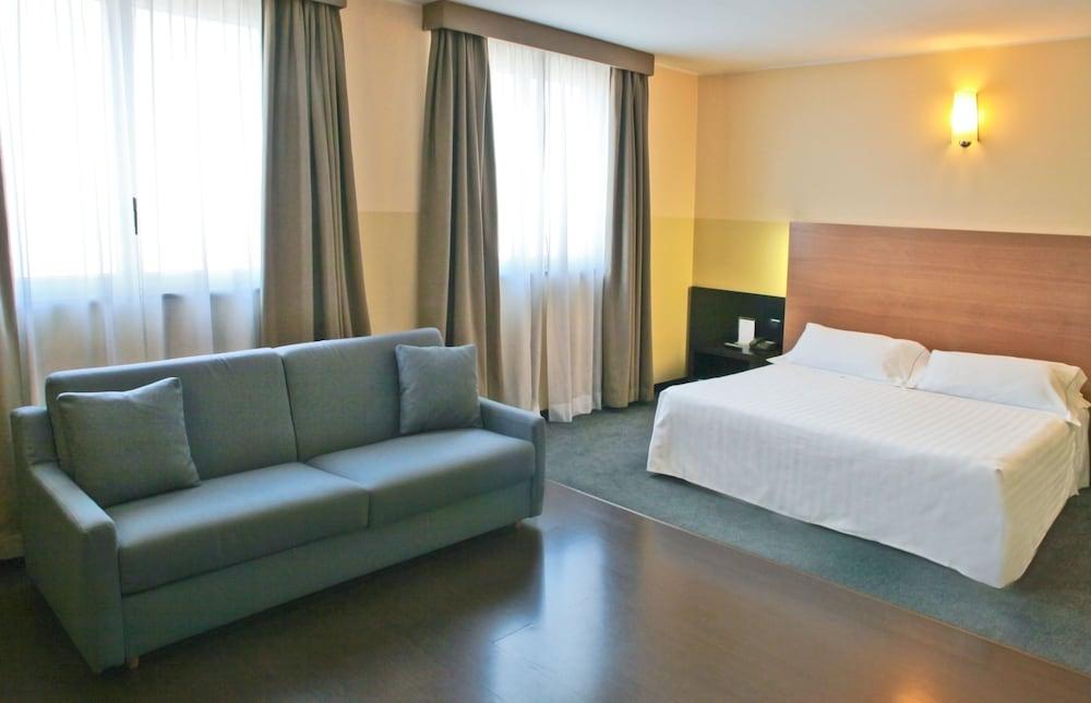 B&B Hotel Milano Cologno Studios コローニョ・モンツェーゼ エクステリア 写真