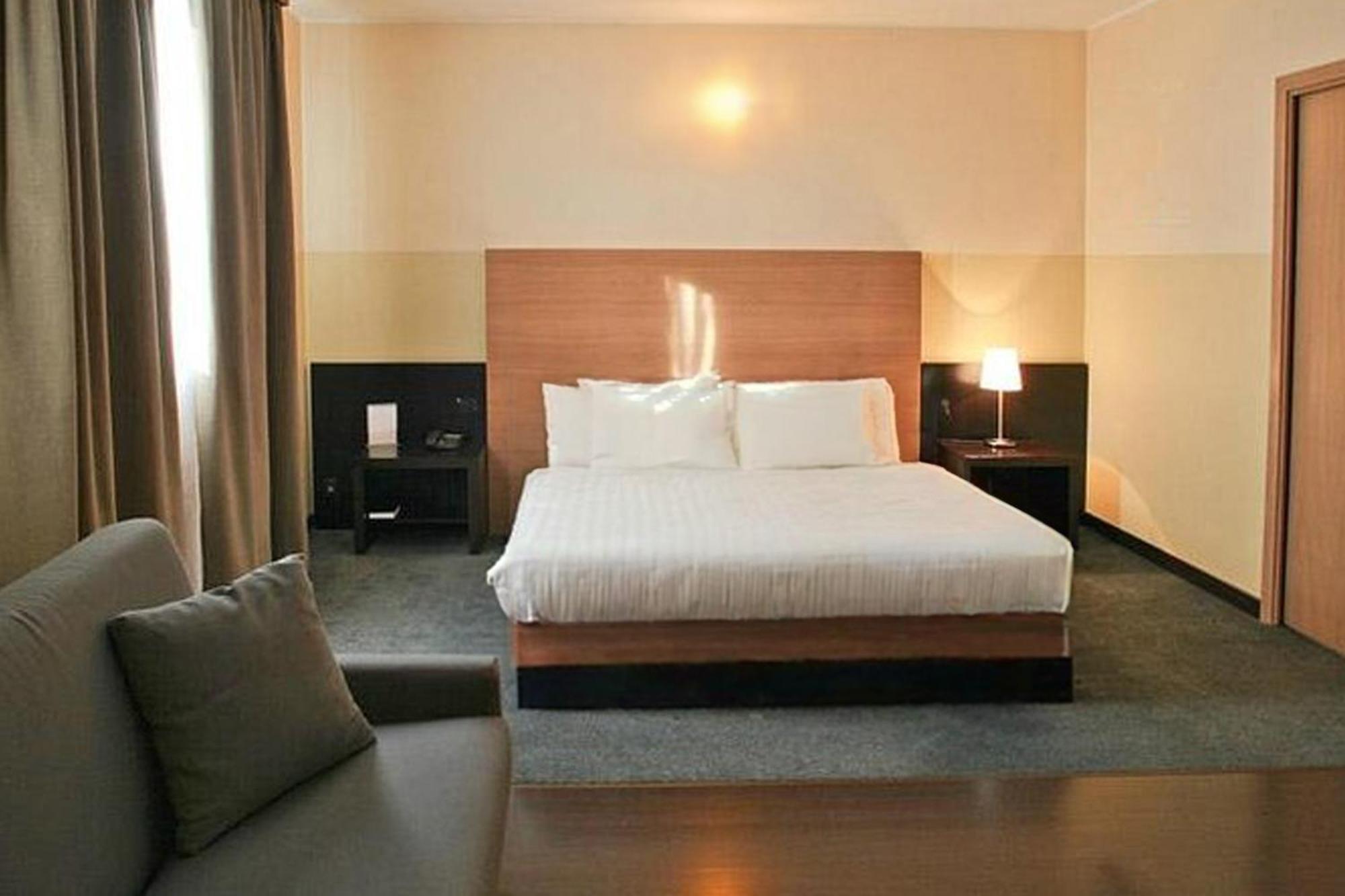 B&B Hotel Milano Cologno Studios コローニョ・モンツェーゼ エクステリア 写真