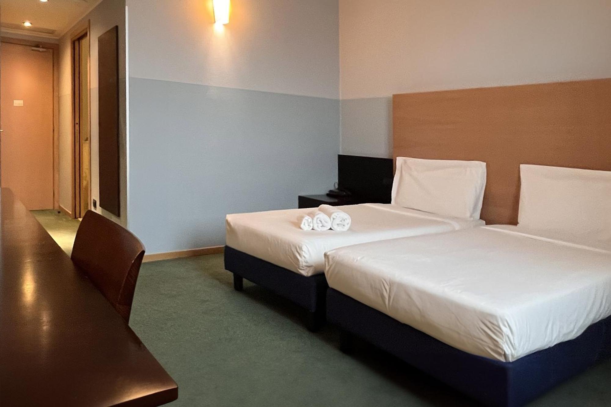 B&B Hotel Milano Cologno Studios コローニョ・モンツェーゼ エクステリア 写真