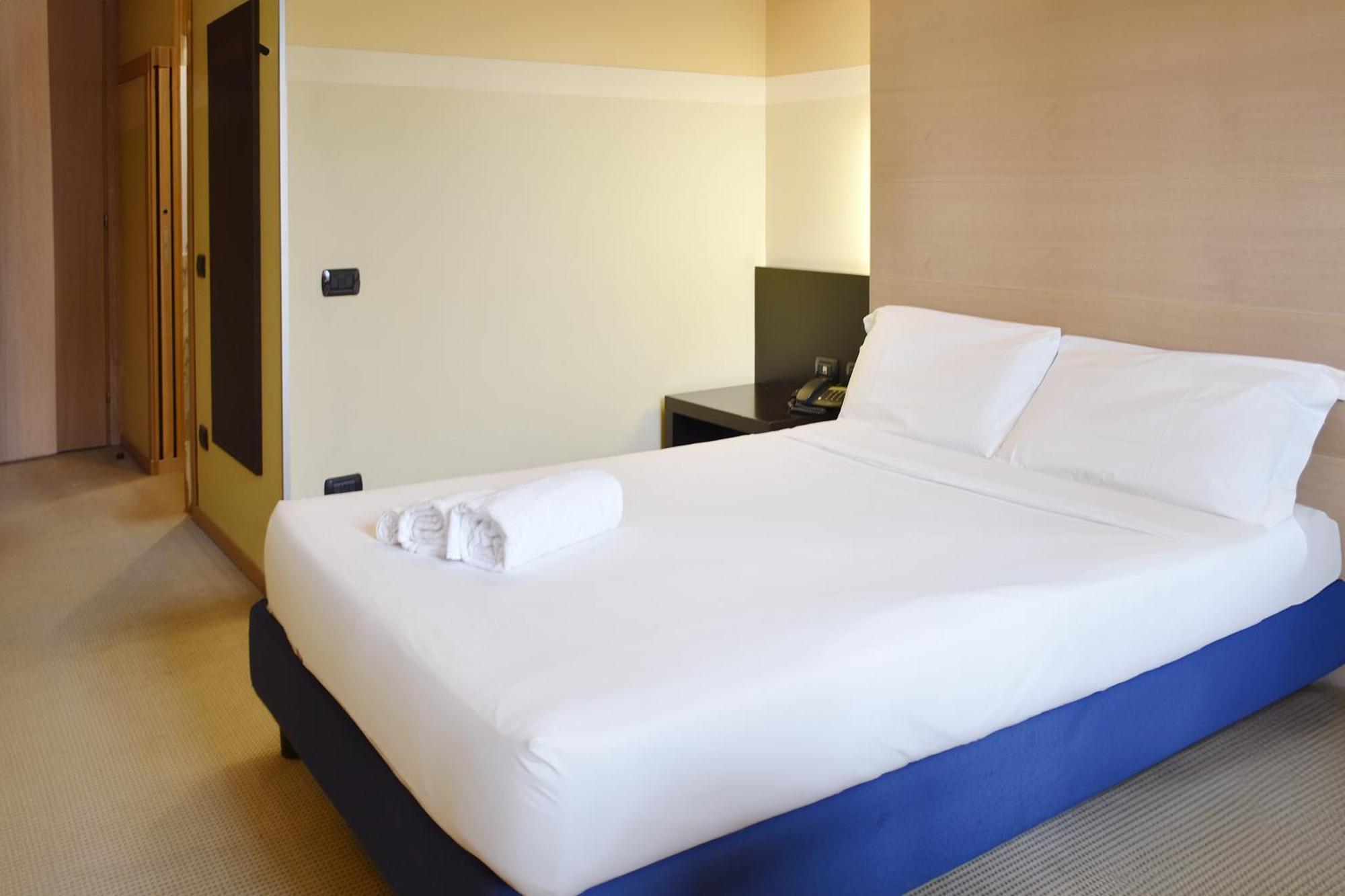 B&B Hotel Milano Cologno Studios コローニョ・モンツェーゼ エクステリア 写真