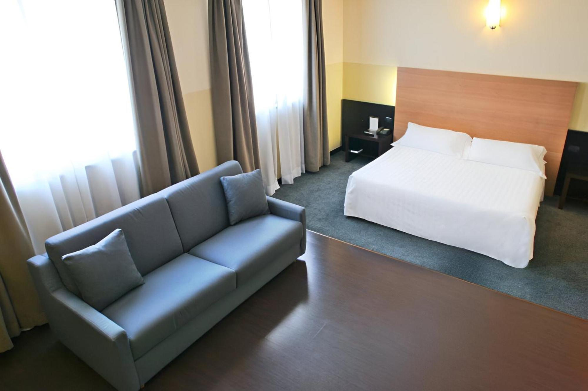 B&B Hotel Milano Cologno Studios コローニョ・モンツェーゼ エクステリア 写真