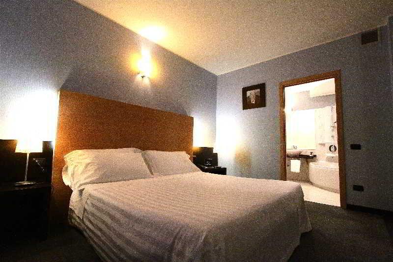 B&B Hotel Milano Cologno Studios コローニョ・モンツェーゼ エクステリア 写真