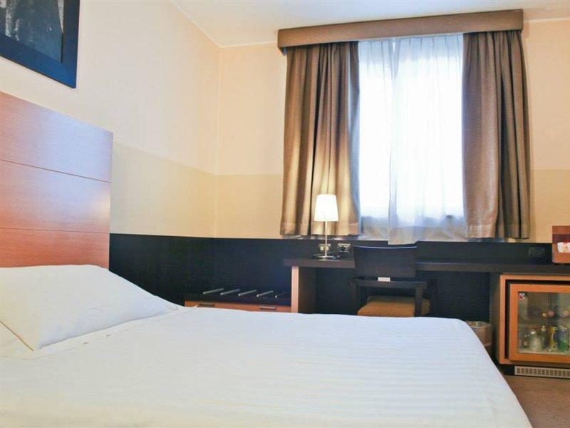B&B Hotel Milano Cologno Studios コローニョ・モンツェーゼ エクステリア 写真