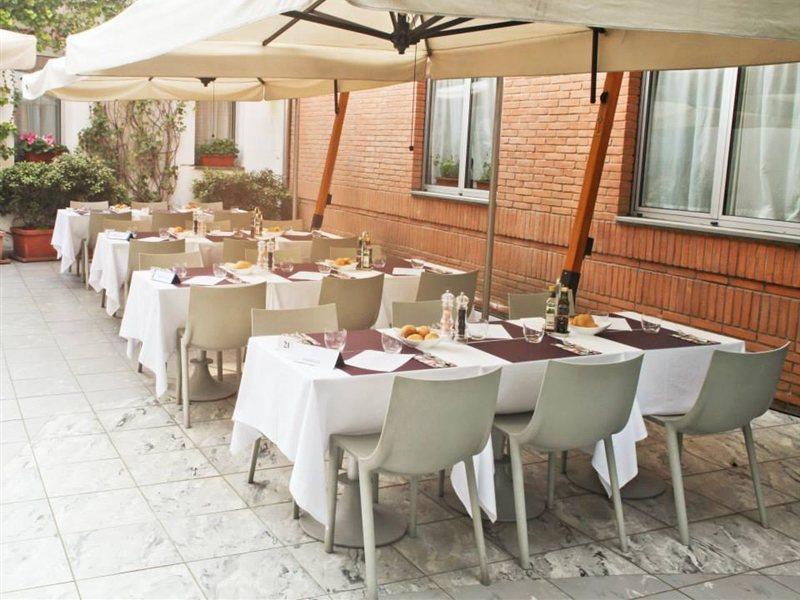 B&B Hotel Milano Cologno Studios コローニョ・モンツェーゼ エクステリア 写真