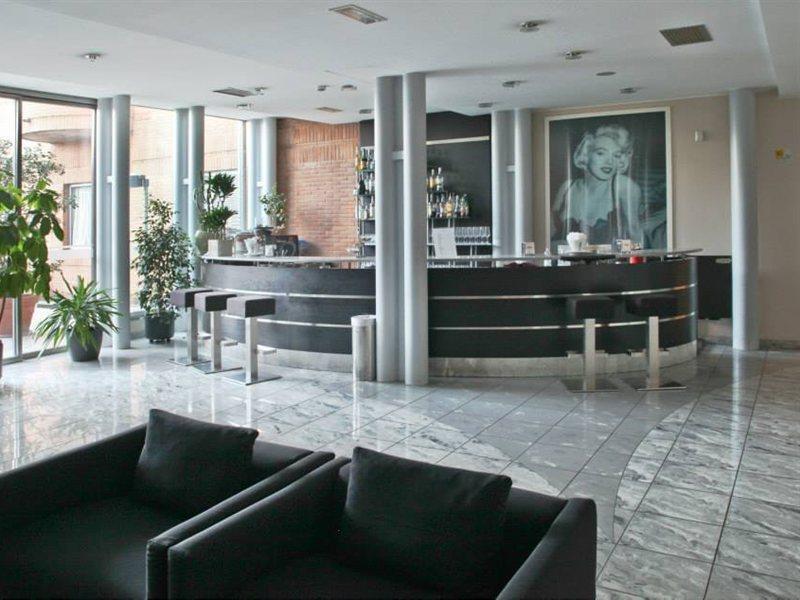 B&B Hotel Milano Cologno Studios コローニョ・モンツェーゼ エクステリア 写真