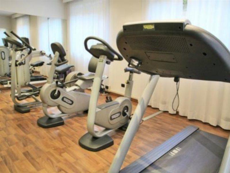 B&B Hotel Milano Cologno Studios コローニョ・モンツェーゼ エクステリア 写真