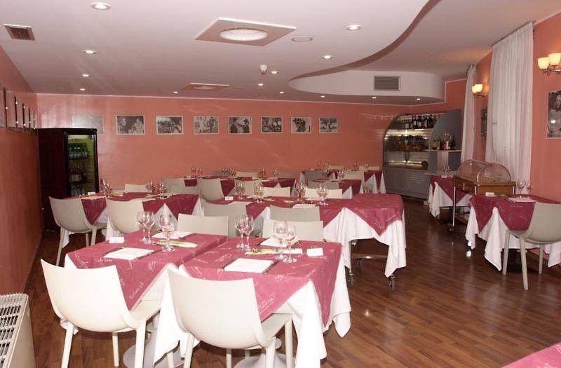 B&B Hotel Milano Cologno Studios コローニョ・モンツェーゼ レストラン 写真