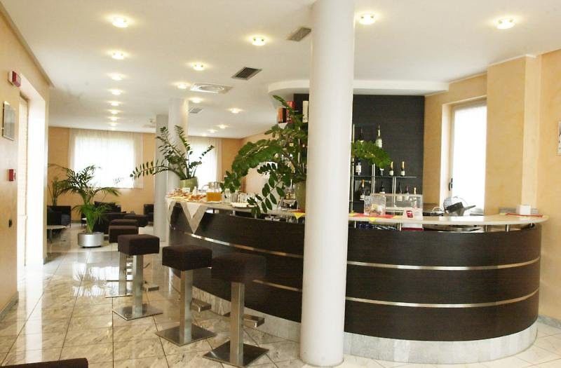 B&B Hotel Milano Cologno Studios コローニョ・モンツェーゼ レストラン 写真