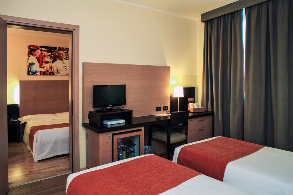 B&B Hotel Milano Cologno Studios コローニョ・モンツェーゼ エクステリア 写真