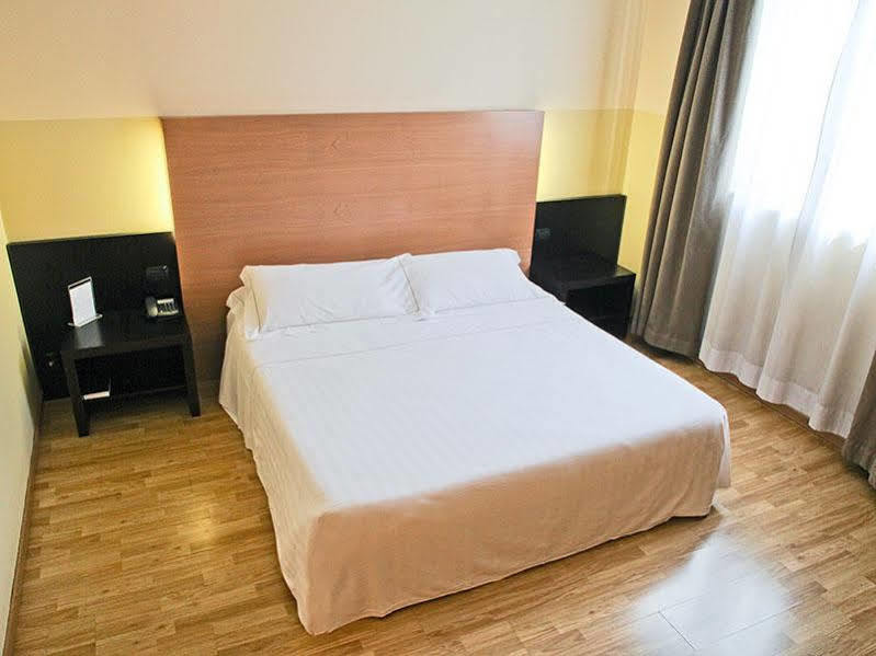 B&B Hotel Milano Cologno Studios コローニョ・モンツェーゼ エクステリア 写真