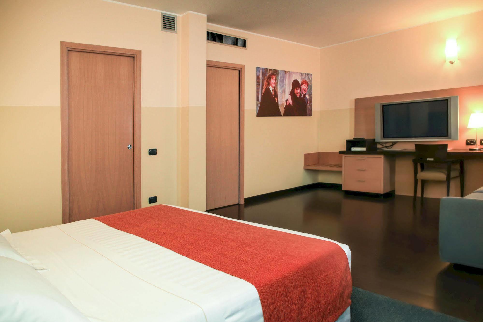 B&B Hotel Milano Cologno Studios コローニョ・モンツェーゼ エクステリア 写真