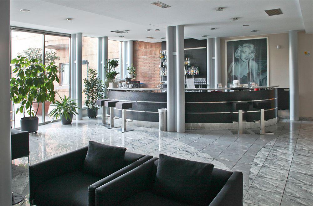 B&B Hotel Milano Cologno Studios コローニョ・モンツェーゼ エクステリア 写真