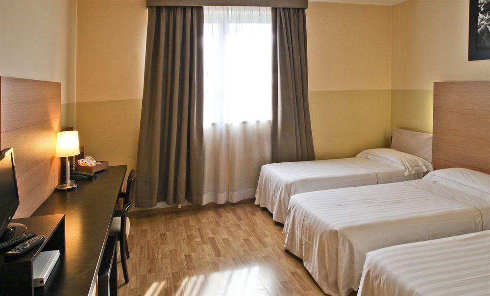 B&B Hotel Milano Cologno Studios コローニョ・モンツェーゼ エクステリア 写真