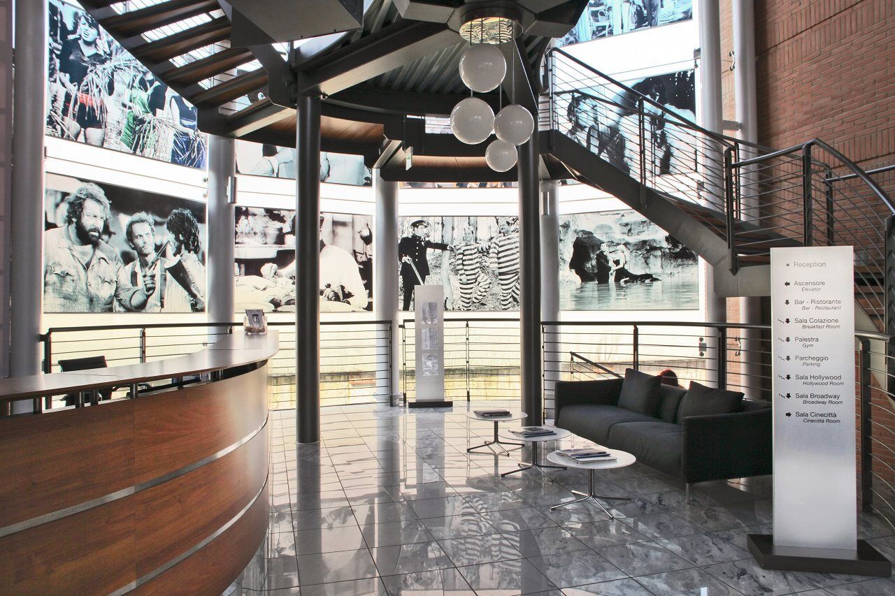 B&B Hotel Milano Cologno Studios コローニョ・モンツェーゼ エクステリア 写真